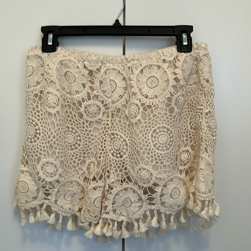NEW WITH TAGS! Blu Pepper Cream Lace Lined Shorts with Tassel Hemline